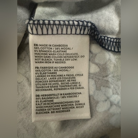 Lands' End Blue Floral Relaxed Blouse size L/P - Picture 8 of 9